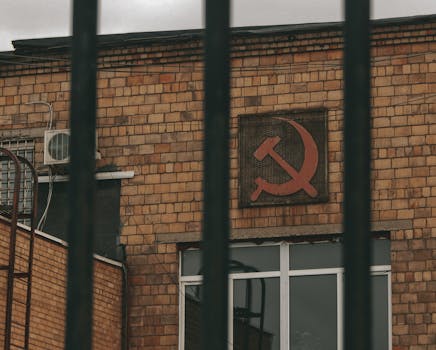 Jak komunismus ovlivnil české právo: Dědictví a reformy