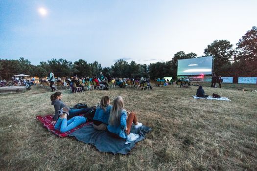 Jak Filmy o Komunismu Ovlivnily Českou Společnost a Historii